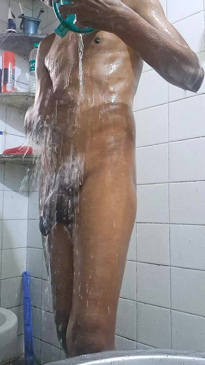 Maddymissile: Eu fac baie de dimineață
