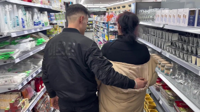 GiovanniXL: Fata de la supermarket mă apucă de nap