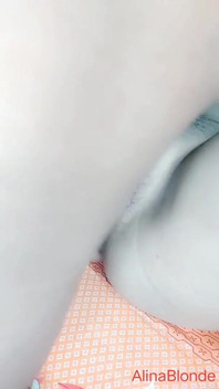 cô Ấy Không Mong Đợi Cảnh Đầy Đủ Này