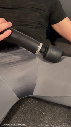 SoloXman: Devinez ce dont papa rêve quand sa bite se durcit...