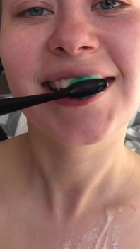 Vilu vidish si lava i denti con il suo carico di sperma