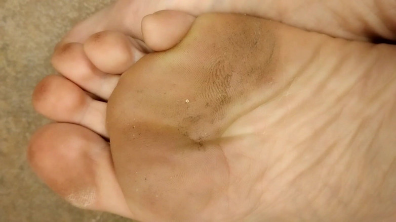 Abby Anna: 汚い足を舐めて、きれいな奴隷のビッチ