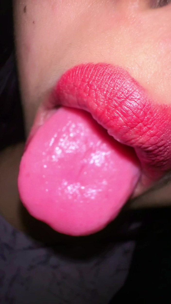 Your Boy's Cum: Fată excitată se spală pe dinți după ce a mers...