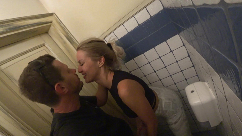 Sinners World: Sveltina in bagno sporco - cherry kiss