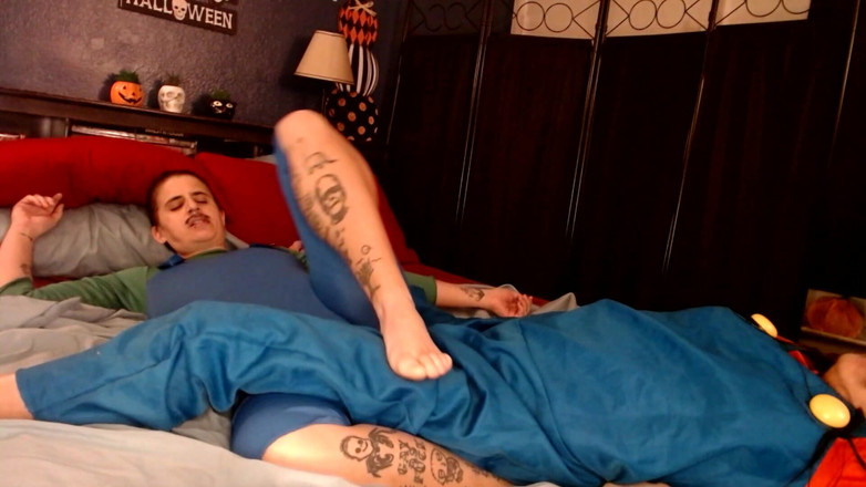 Abby Anna: लेस्बियन कॉस्प्ले Mario और luigi कैंची से चुदाई कर रही हैं