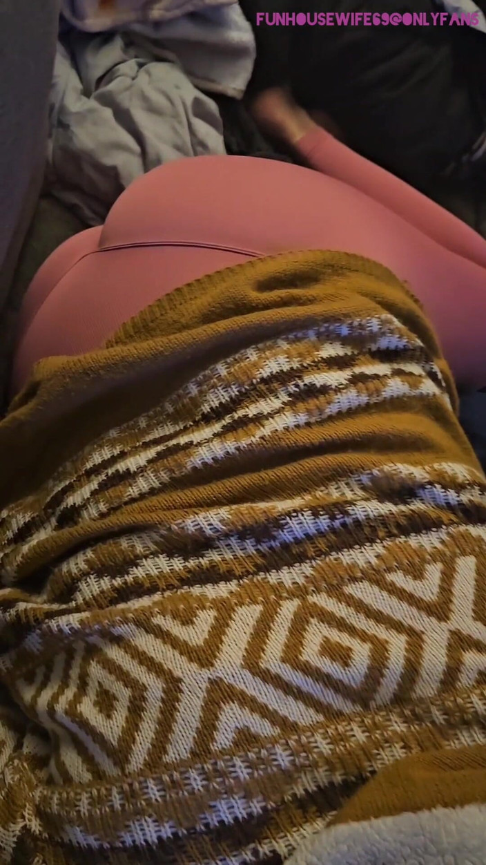 Funhousewife69: Mi ha detto di succhiargli il cazzo così l'ho fatto