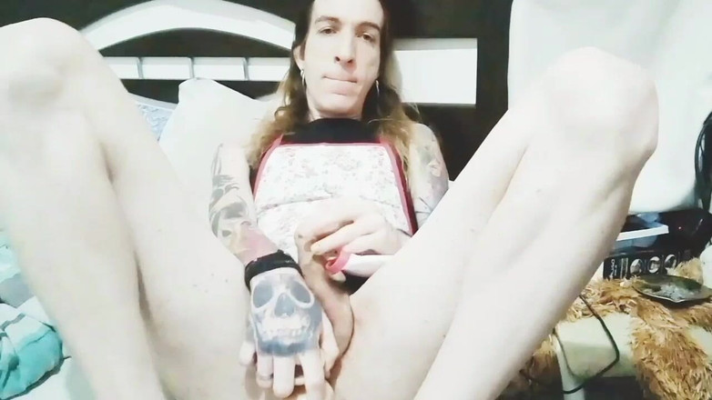 Sissy Aniya: Sissy Aniya - Tgirl Dona de casa diversão com vibrador