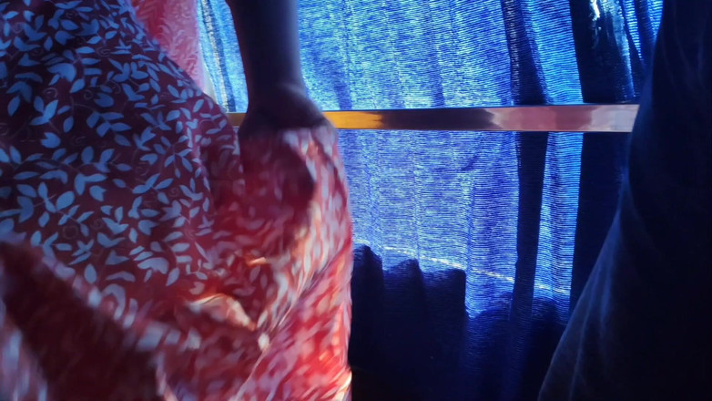 Khushboobhabi: Eu coloco meu dedo na bunda de bhabhi no ônibus