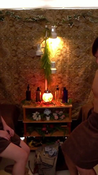 Paarmassage - geheimer sex mit seiner frau direkt neben ihrem ehemann endet mit einem creampie - teil1