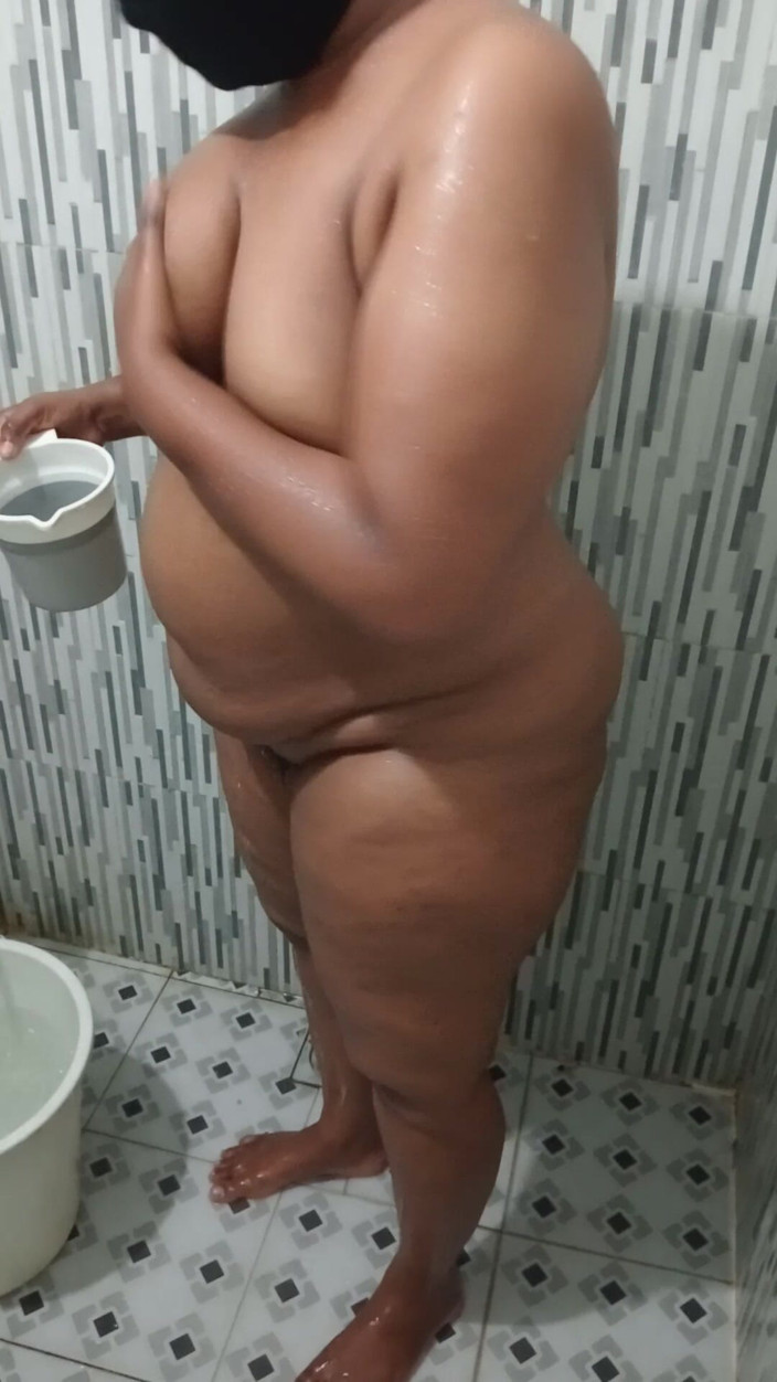 Benita sweety: Solo Bathing Chubby Aunty