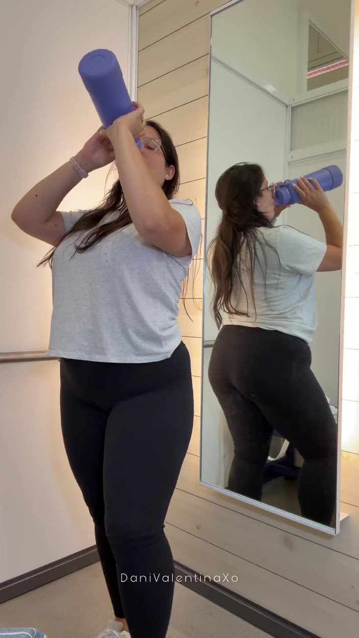 Dani Valentina: 胖美女试穿丰满的dani Valentina