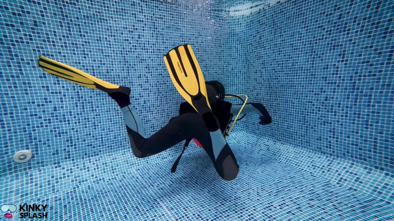 UKCuteGirl Lucy Lauren: Scuba Skills Underwater Training Session