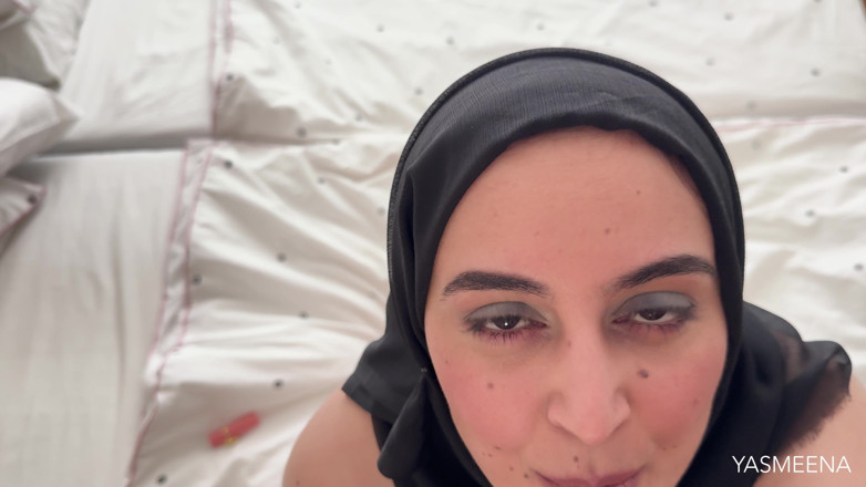 Yasmeena Ali: Хіджабі просить сперми