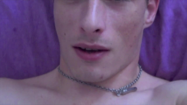 Gaybareback: Twink Fabien prezervatifsiz sikiliyor ve anonim tarafından dölleniyor