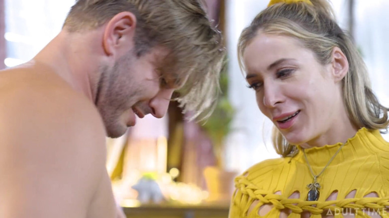 Adult Time: Vuxen tid - Raunchy Aiden Ashley låter datingappen Stranger creampie hennes...