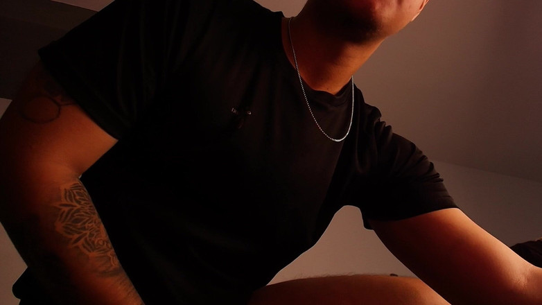 BjornSteels: Schau mich nicht an, während ich mich berühre!