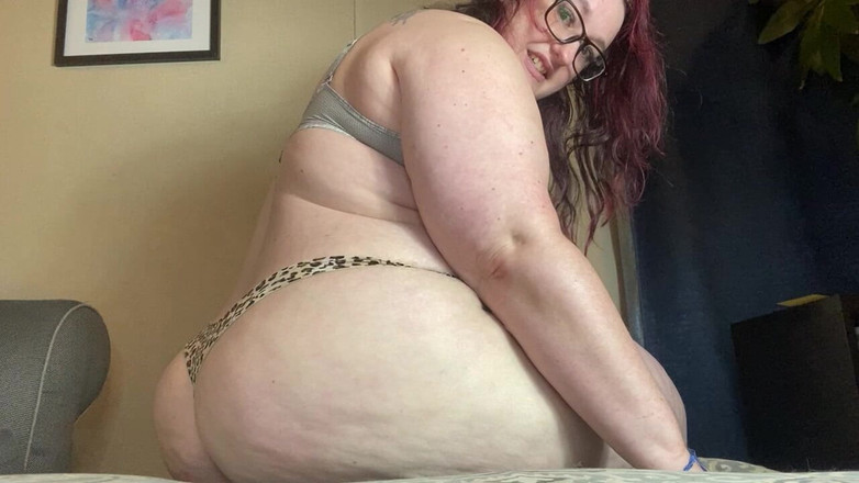 BellaBlast: Koleksi titisan pantat besar thong