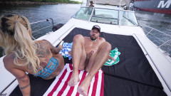 Teddy Tarantino: Dövmeli Asyalı hatun yatta sikiliyor - victoria liu ve teddy tarantino