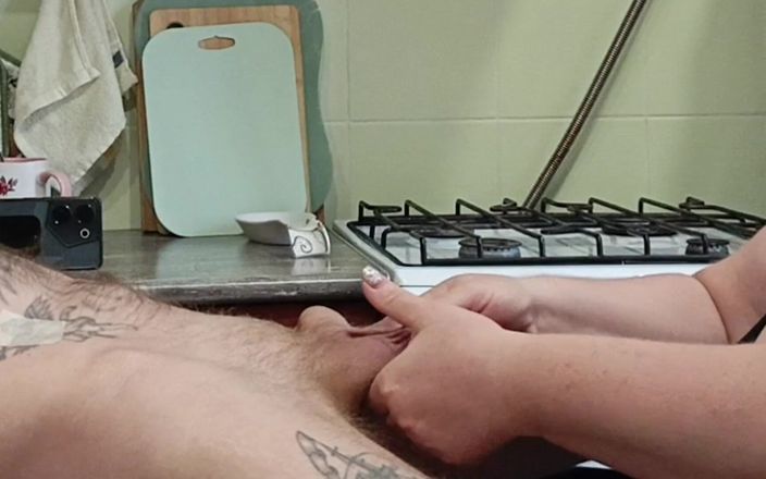 Zona901: La vicina fa un pompino deepthroat e ingoia sperma