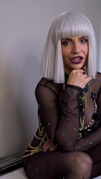 Interogatoriul seducătoarei vampire