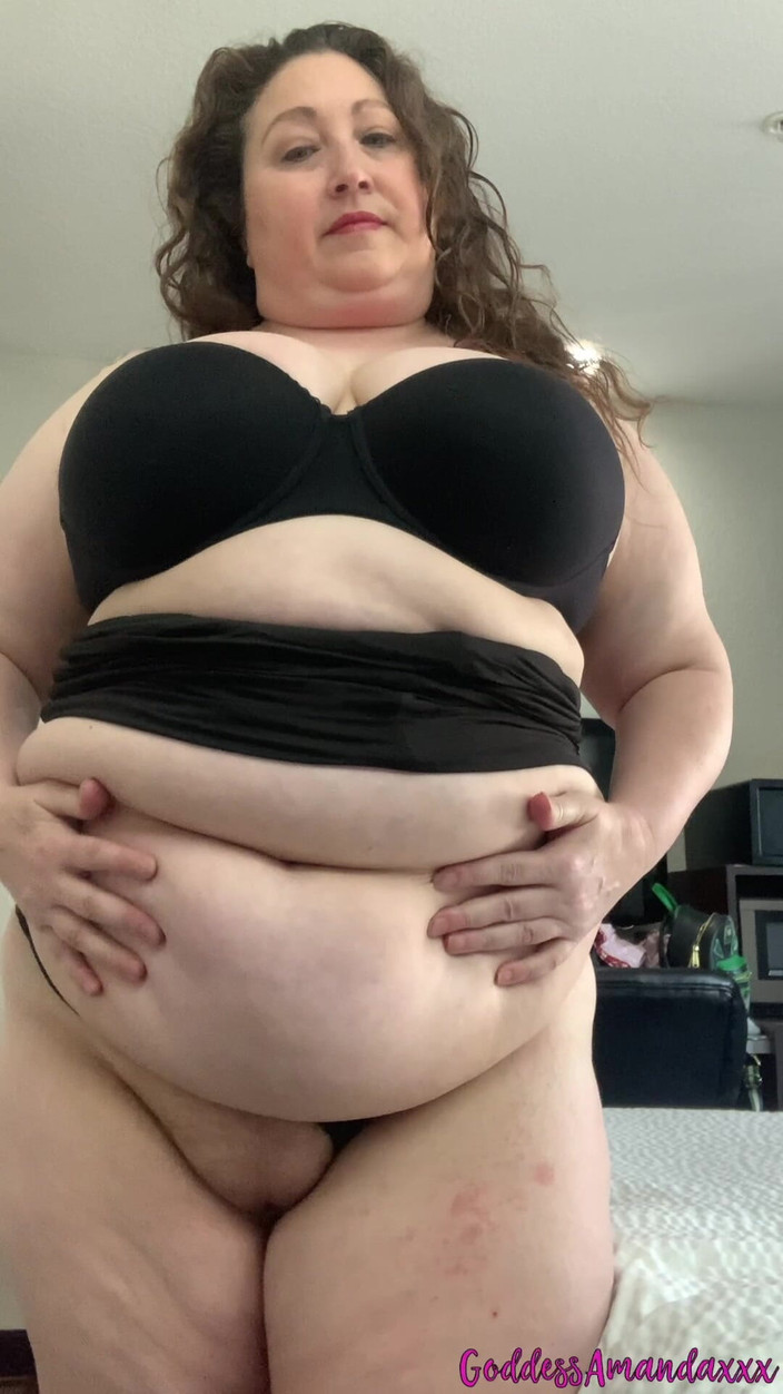 Goddess Amanda: La Sexy MILF Formosa Ti Stuzzica Con Il Mio Corpo