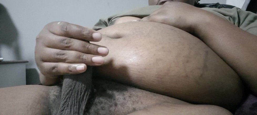 Eleasihle Esma: 大きなお腹、大きな胸、大きなペニス、そして大量の射精