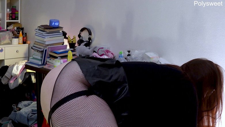 Polly Sweet: Beztabu beztabu MILF milenka stimuluje jeho zadek