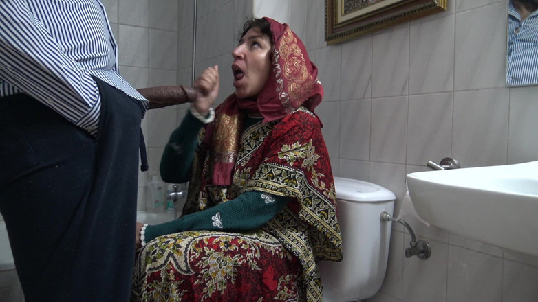 Souzan Halabi: Kürt nine Afrikalı göçmenin olgun ağzına boşalmasına izin veriyor