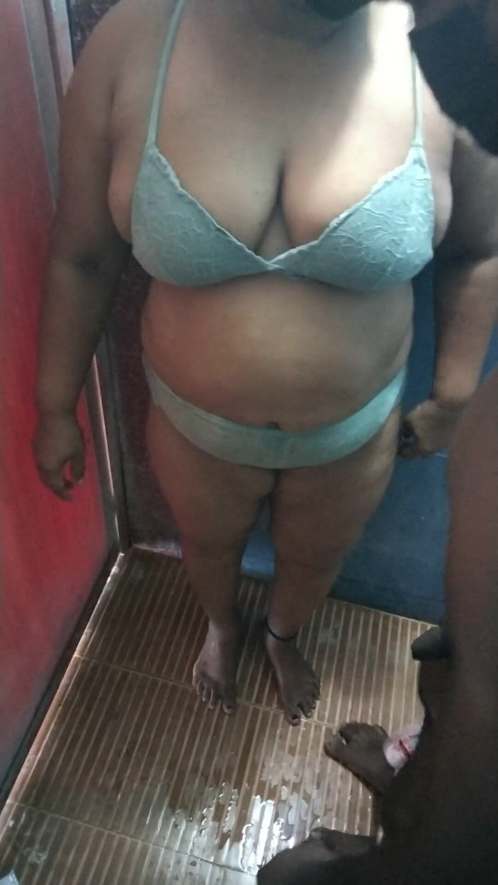 Benita sweety: Banyoda Sperm Yutma
