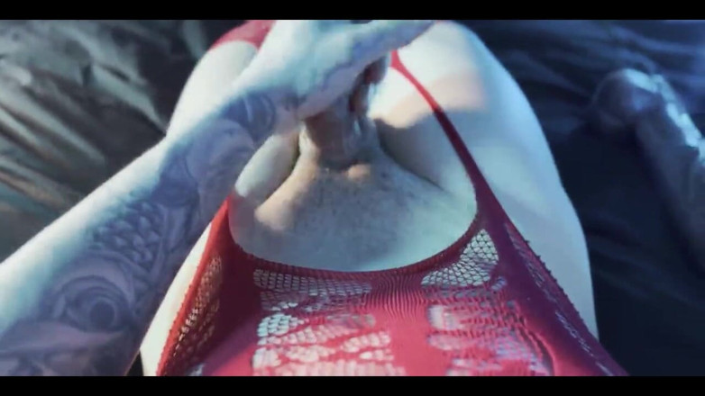 St8man: laal adhovastr men seksi bahin (seksi mahilaon ka larka sharir)