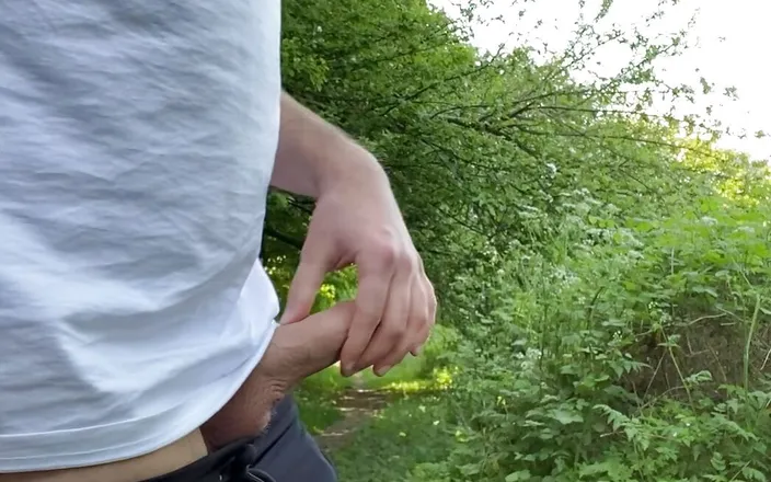 Robex Hib: Blowing a load outside in the woods