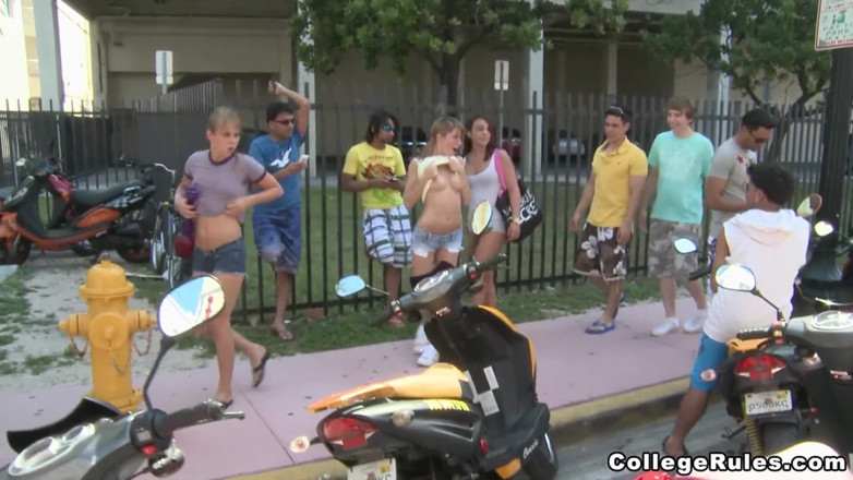 College Rules: Regole del college - divertirsi con gli amici che scopano e...
