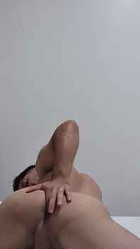 Tânără braziliană gustoasă cu excitat