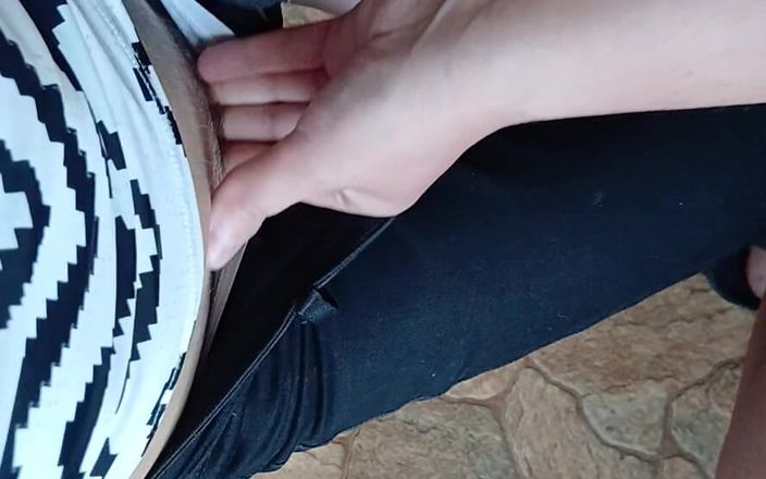 Lesbian-candys: Пожилые и молодые сводные сестры мастурбируют друг друга на кухне и быстро кончают