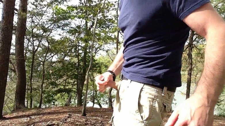 TJenner: Hladím si péro, dojím mého ptáka, kape mrdka.