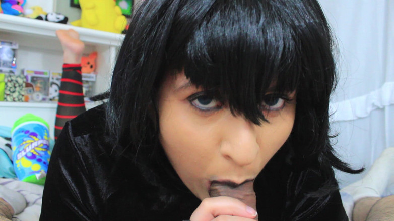 VickyVixen: Mavis Dracula má halloweenské kouření