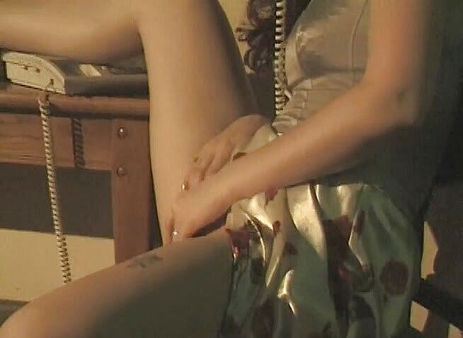 Sex Toy Entertainment: Брюнетка сука отримує сперму в рот після того, як її пизду трахає жорсткий член