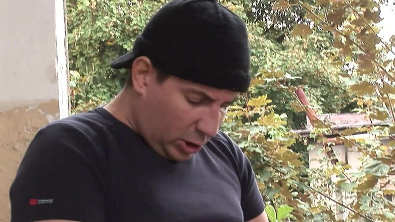 Euro Sluts: Dva ptáci Drsný sex na ulici pro děvku brunetku: Drsné...