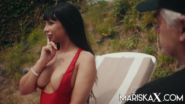 Mariska x: Mariskax - valentina ricci havuz görevlisi tarafından götten sikiliyor