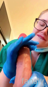 Ibu jururawat mengeringkan zakar awak #mommy #taboo #roleplay #nurse #blowjob