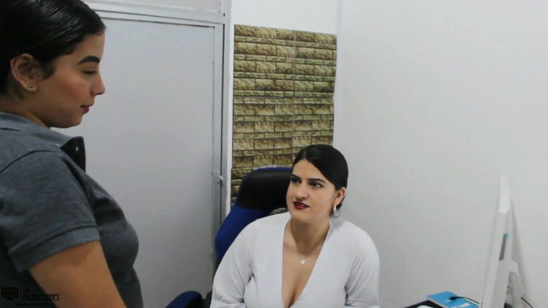 Candyrouse: O fut pe lesbiană rectorului meu în schimbul a fi capabilă...
