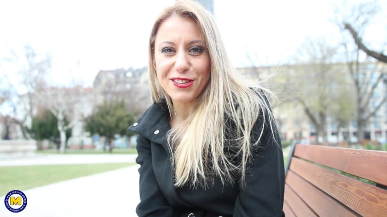 Mature NL: Gorąca mama dostaje swoją nieogoloną cipkę zerżniętą przez dużego twardego...
