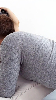 热辣的大奶子金发女郎切西凯喜欢角色扮演一个淫荡的女大学生