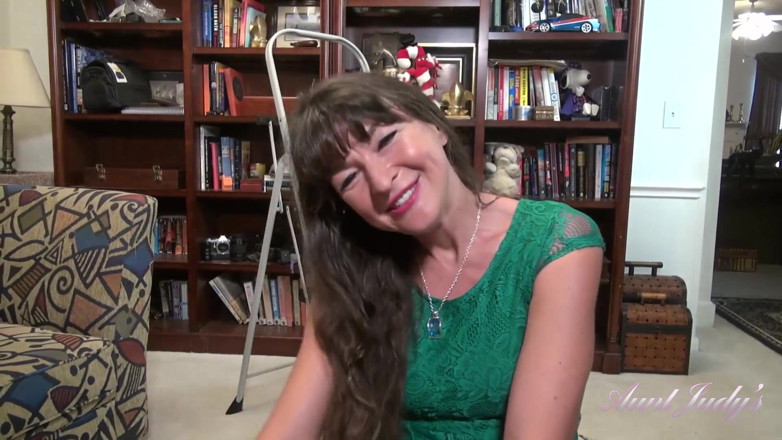Aunt Judy's: AuntJudys - Cleaning day with 49yo Texas amateur Gabriella