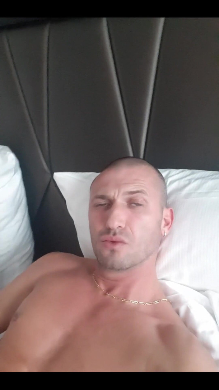 Boy jerking off: Ik ben in Berlijn in een hotel dat al geil...