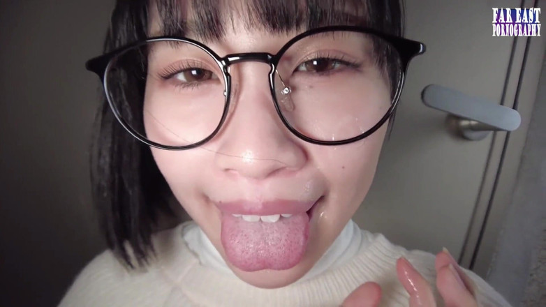 Far East pornography: Cermin mata manis mengusik pada Hari Malas, Menelan Titisan Hangat...