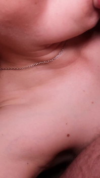 남편과 오르가즘을 느끼는 젊은 마누라!