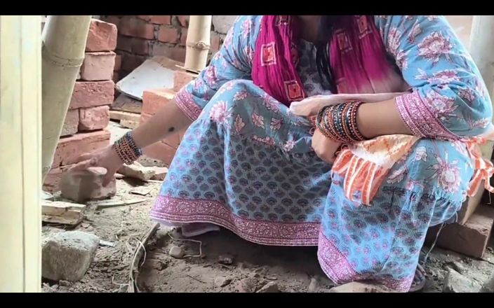 Pujaprem indian: Donne lavoratrici scopano con un appaltatore per guadagnare mancia extra