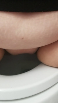 Close up Pussy Taking a Piss