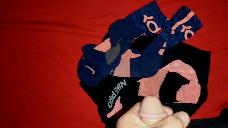 Michael Moore: Leche en mi hermanastra sucia ropa de gimnasio